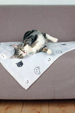 Deka pro kočky MIMI s kočičími hlavami 70x50cm šedá TR