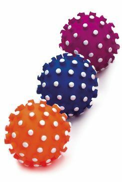 Hračka pes Míč bodlinka pískací 6cm latex KAR